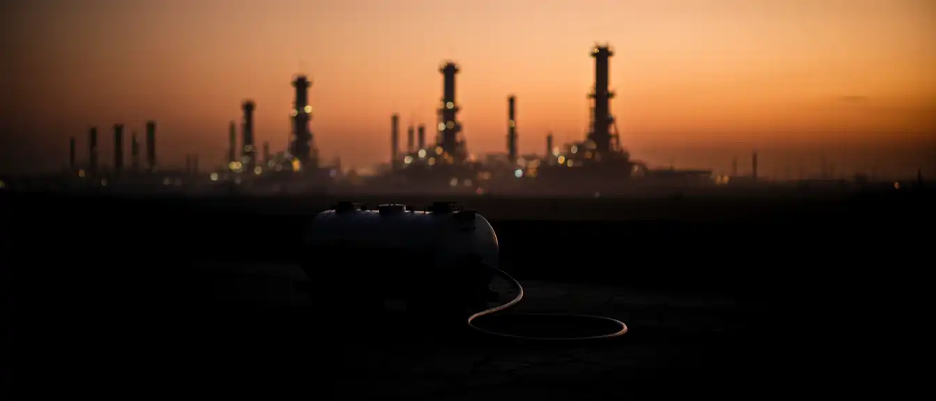 Топливный маятник: производство нефтепродуктов в России демонстрирует резкое падение на фоне ценового давления