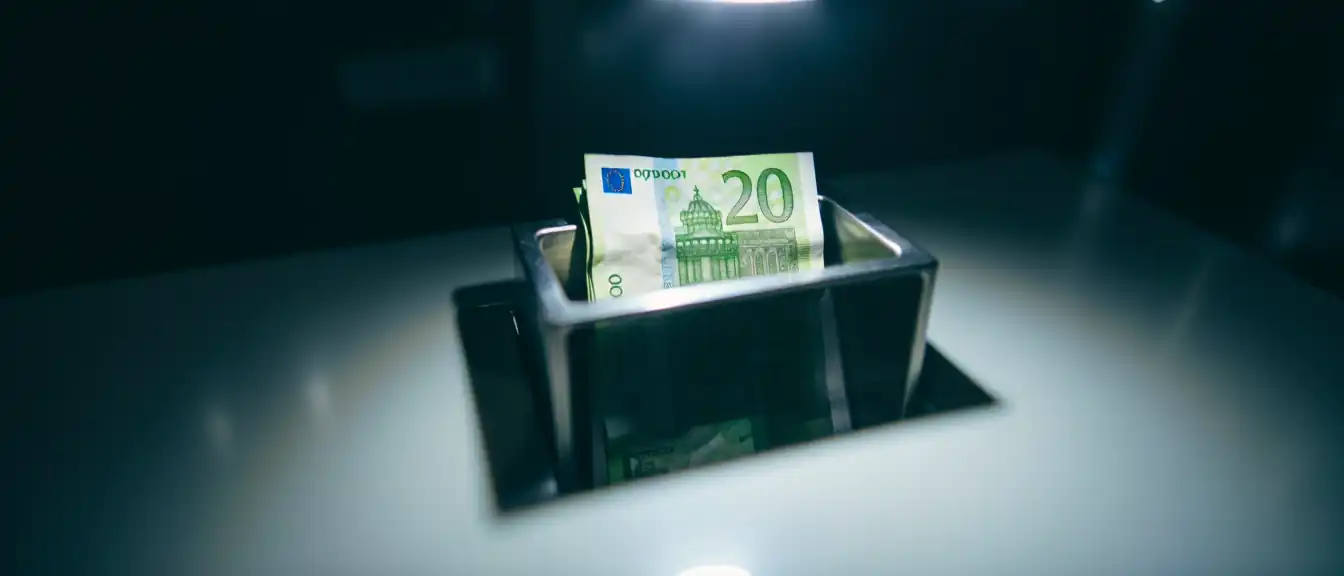 Рублевый барьер: почему банки стран ЕАЭС резко закручивают гайки при приеме наличных