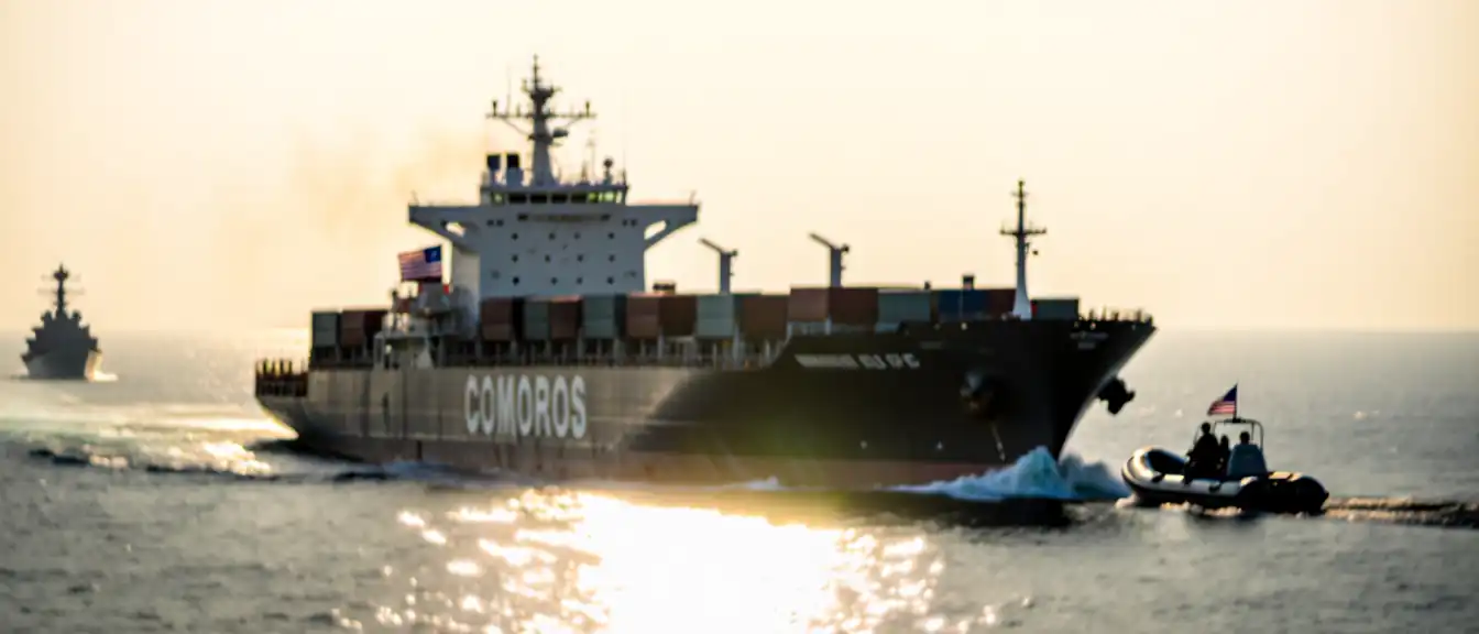 Под прицелом ВМС США: в Аравийском море проверили танкер под флагом Коморских Островов