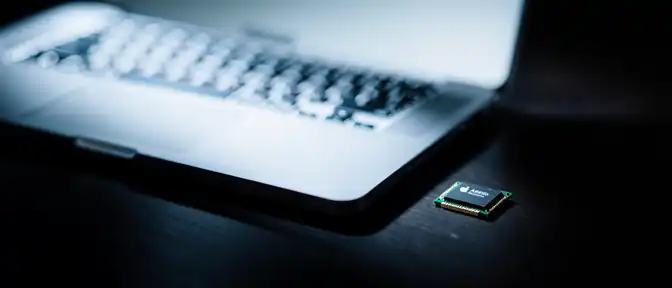 Между дефицитом и санкциями: почему Apple пытается наладить связи с «опальным» китайским производителем чипов