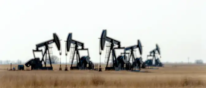Контроль над ценниками: как российские нефтяники борются с подорожанием бензина