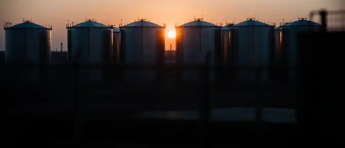 Топливный рынок России под контролем: ФАС договорилась с ключевыми нефтяниками